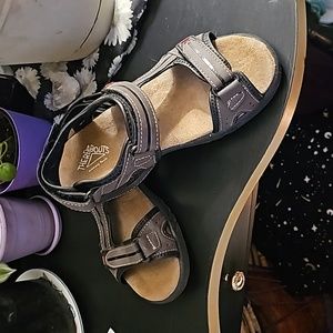 Thereabouts Memory Foam Big Boy's Sandal sz 5